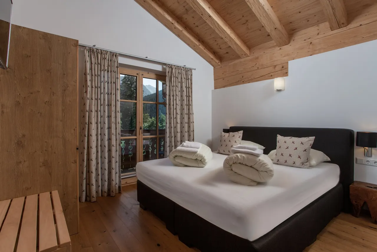 Schlafzimmer mit Balkonzugang